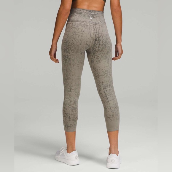 Lululemon✨PRISTINE✨Wunder Train High-Rise Crop 23"✨Thread Dye Rover Black✨size 8 - Picture 2 of 15